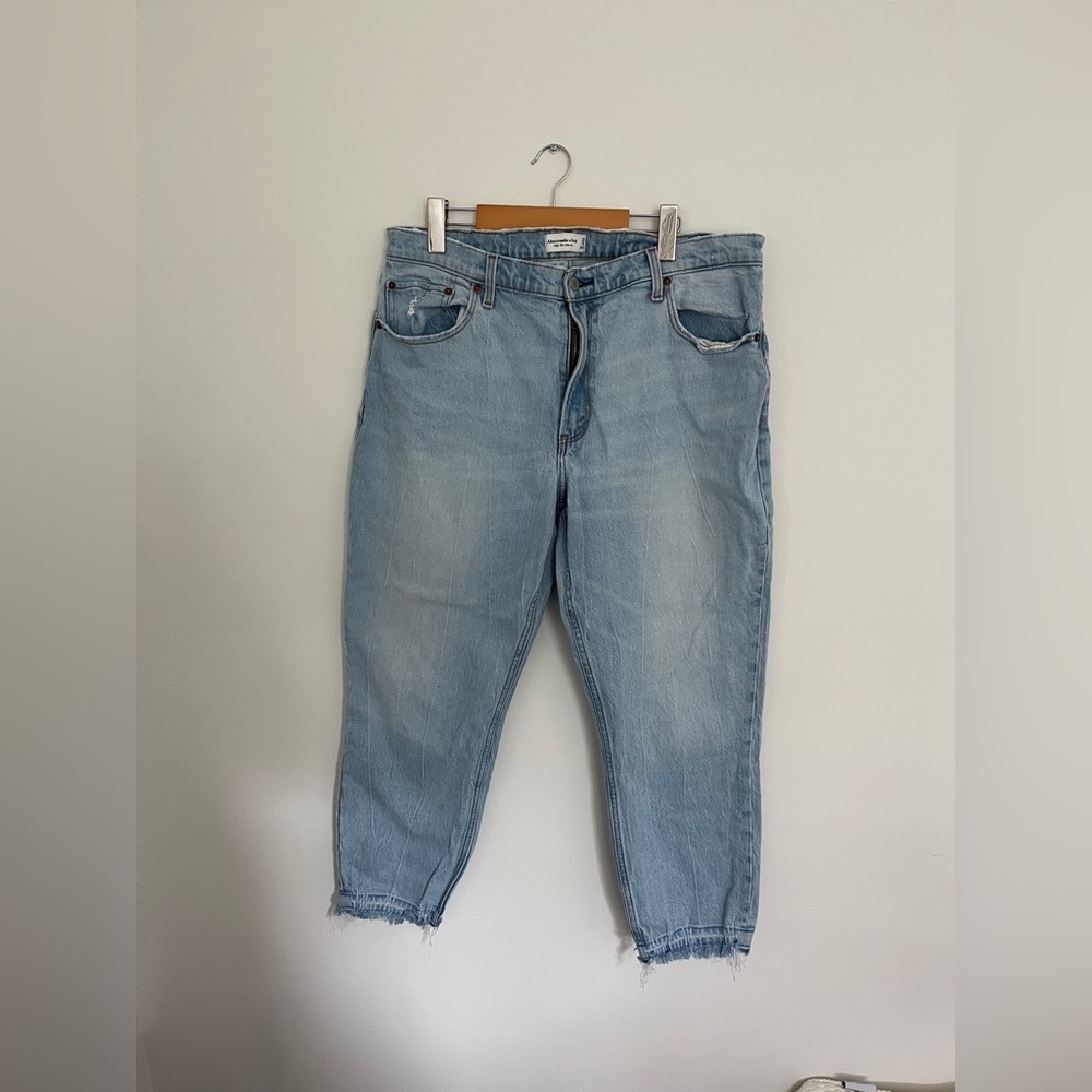 Abercrombie & Fitch high rise mom Jean